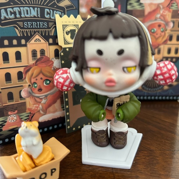 Popmart Skullpanda Action! Cut! Series Vinyl Figure (craft service) - Picture 3 of 5